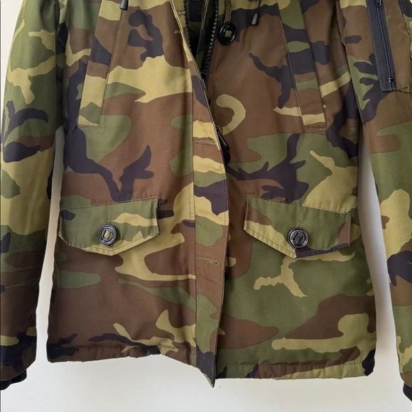 Canada Goose Camouflage Goose Down Jacket with Coyote Fur Trim Size small - Picture 6 of 9
